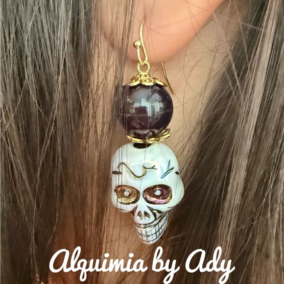 Ceramic skull and amethyst wimsigoth vintage earrings - Picture 3 of 3